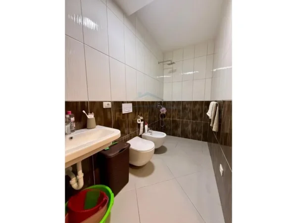 Tirane, shitet apartament 2+1 Kati 3, 105 m² 310.000 € (Rruga e Barrikadave)