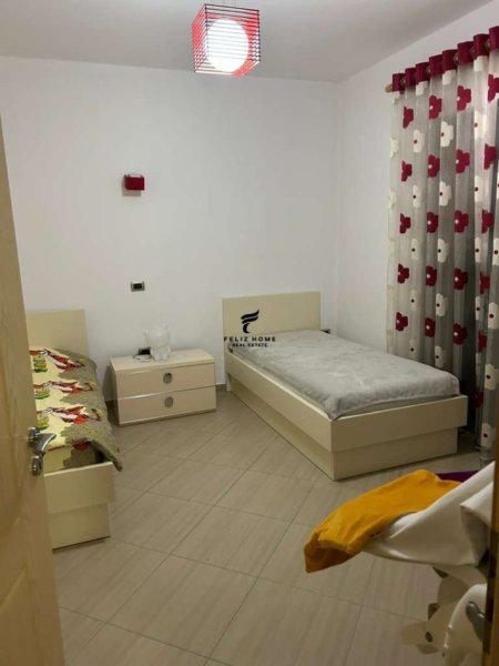 Tirane, jepet me qera Vile 5+1 , 300 m² 3.000 € (PORCELAN)