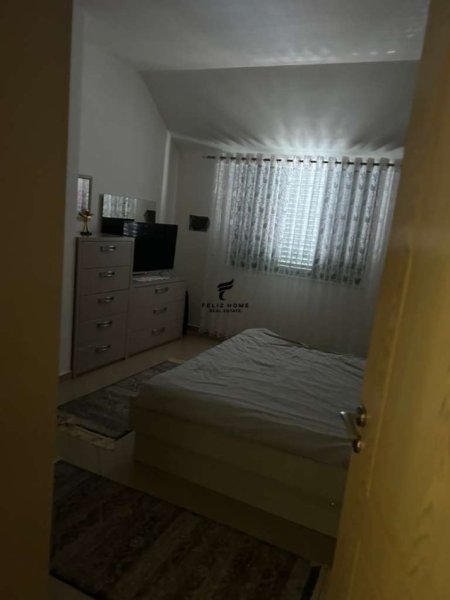 Tirane, jepet me qera Vile 5+1 , 300 m² 3.000 € (PORCELAN)