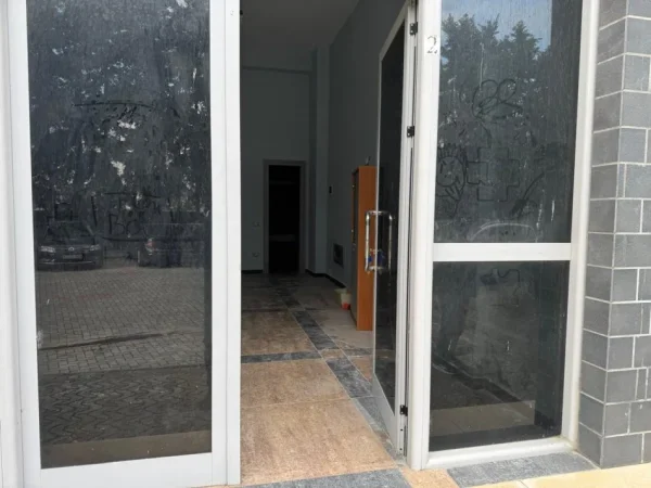 SHITET AMBIENT BIZNESI  NE PLAZH DURRES   52.320 €