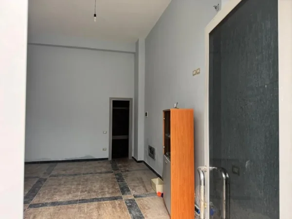 SHITET AMBIENT BIZNESI  NE PLAZH DURRES   52.320 €