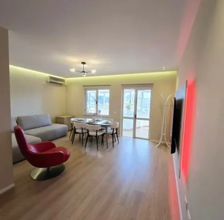 Tirane, jepet me qera apartament 2+1 Kati 10, 145 m² 1.200 € (blloku)