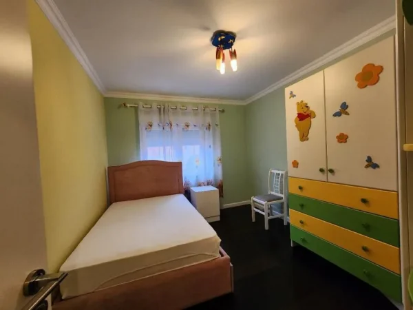 Tirane, jepet me qera apartament 2+1 Kati 2, 