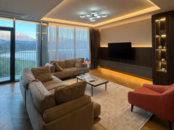 Tirane, shitet apartament 2+1+Ballkon Kati 2, 133 m² 800.000 € 