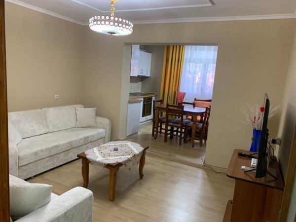Tirane, jepet me qera apartament 1+1 Kati 3, 70 m² 500 € 