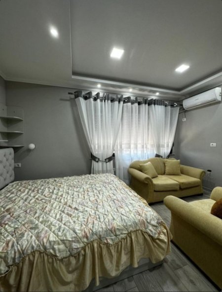 Tirane, jepet me qera apartament 1+1 , 42 m² 350 € (casa italia)