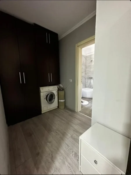 Tirane, jepet me qera apartament 1+1 , 42 m² 350 € (casa italia)