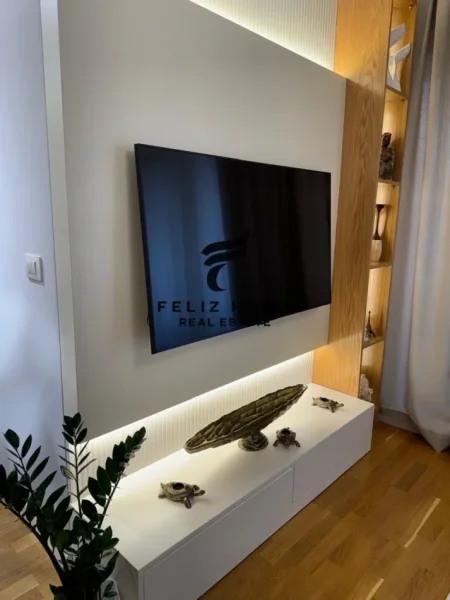 Tirane, jepet me qera 1+1 Kati 2, 75 m² 1.000 € (RRUGA E BARRIKADAVE)