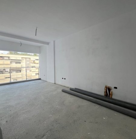 Tirane, shitet apartament 2+1 Kati 5, 120 m² 340.000 € (KOMUNA E PARISIT)