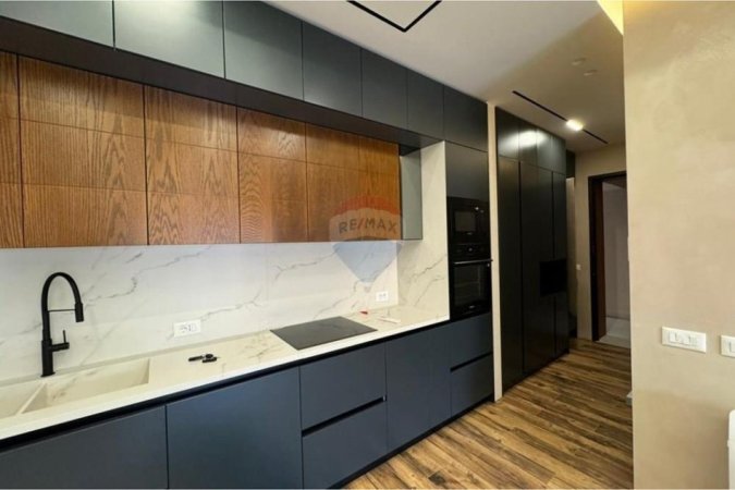 Tirane, shitet apartament 2+1+Ballkon Kati 8, 120 m² 500.000 € (Delijorgji)