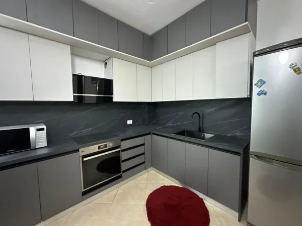 Tirane, jepet me qera apartament 2+1 Kati 3, 106 m² 80.000 Leke te reja (jordan misja)