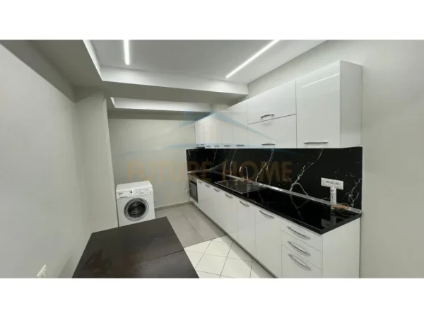 Tirane, jepet me qera apartament 1+1 Kati 2, 50 m² 300 € (SAUK)