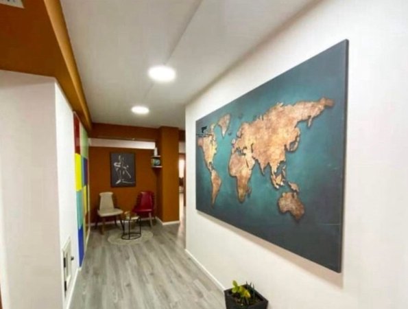 Tirane, jepet me qera zyre Kati 1, 200 m² 3.500 € (BLLOKU)