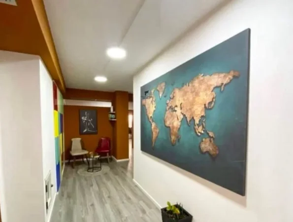 Tirane, jepet me qera zyre Kati 1, 200 m² 3.500 € (BLLOKU)