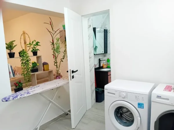Tirane, jepet me qera apartament 2+1 , 80 m² 550 € (rruga durresit)