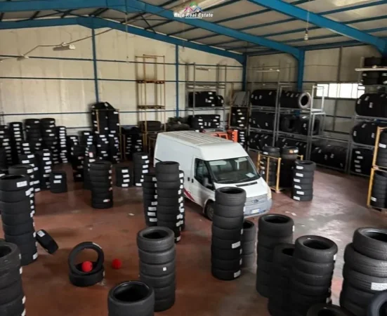 Tirane, jepet me qera magazine Kati 0, 500 m² 1.500 € (kashar)