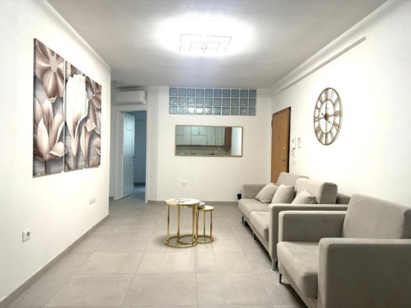 Tirane, jepet me qera apartament 2+1+Ballkon Kati 4, 87 m² 600 € (Myslym Shyri)