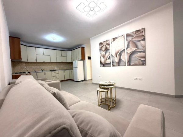 Tirane, jepet me qera apartament 2+1+Ballkon Kati 4, 87 m² 600 € (Myslym Shyri)