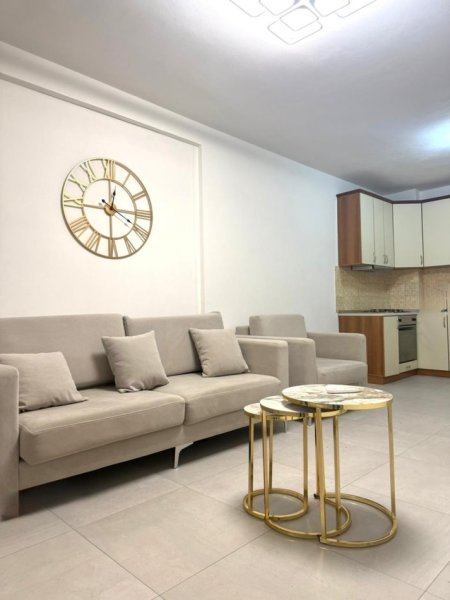 Tirane, jepet me qera apartament 2+1+Ballkon Kati 4, 87 m² 600 € (Myslym Shyri)