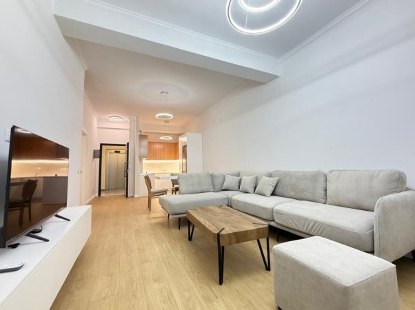 Tirane, jepet me qera apartament 2+1 , 100 m² 800 € 