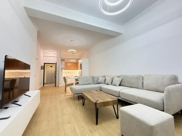 Tirane, jepet me qera apartament 2+1 , 100 m² 800 € 