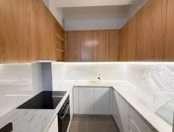 Tirane, jepet me qera apartament 2+1 , 100 m² 800 € 