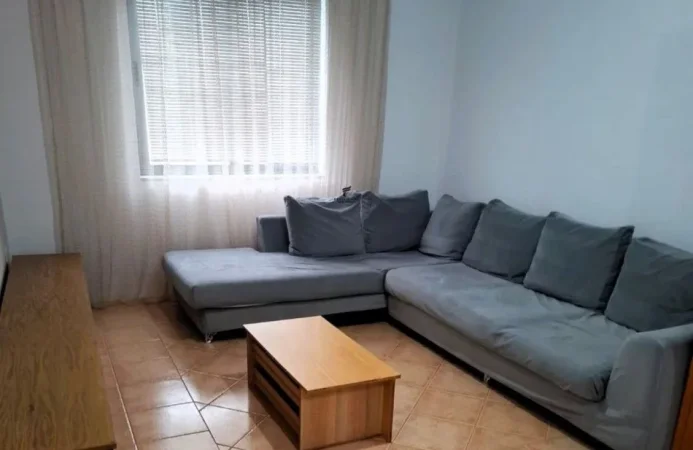 Tirane, jepet me qera apartament 2+1 Kati 4, 80 m² 400 € (RRUGA E DIBRES)