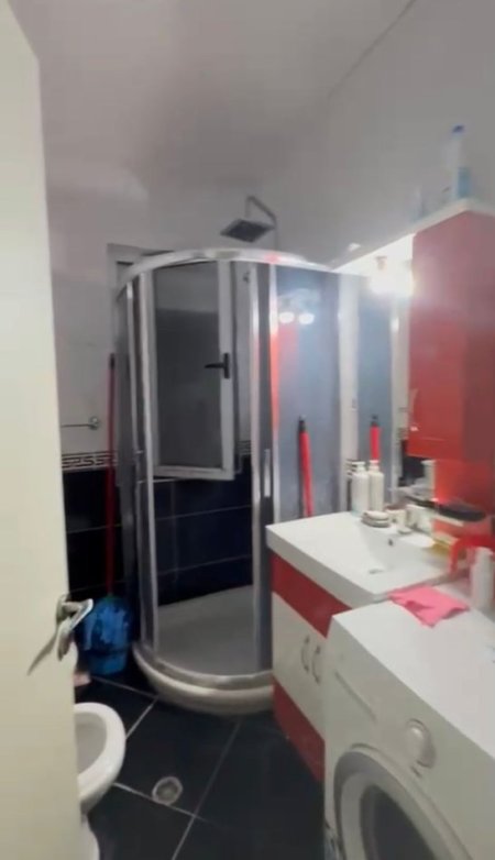 Tirane, shitet apartament 1+1 Kati 5, 62 m² 82.500 € (Rruga Ardeno)