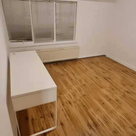 Tirane, jepet me qera zyre Kati 5, 48 m² 500 € (VASIL SHANTO)