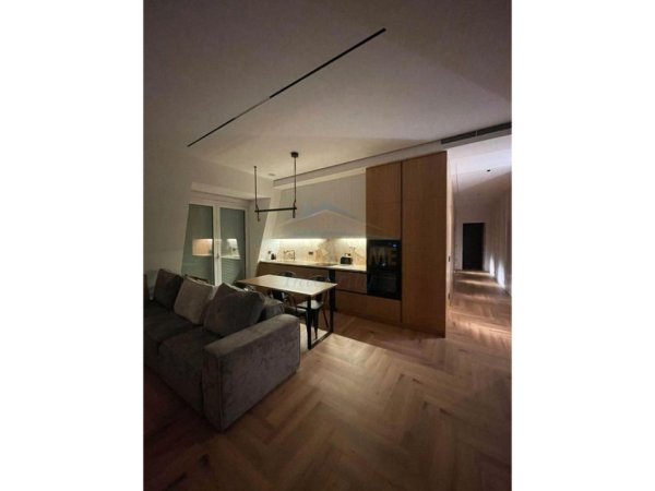 Tirane, jepet me qera apartament 2+1 Kati 3, 105 m² 2.200 € (JOY RESIDENCE)