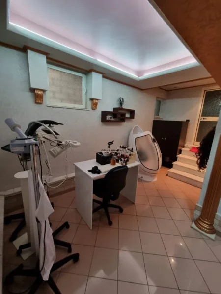 Tirane, jepet me qera dyqan , 140 m² 1.200 € (MINE PEZA)