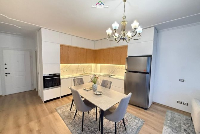 Tirane, jepet me qera apartament 2+1 Kati 5, 120 m² 1.150 € (Qender)