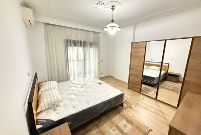 Tirane, jepet me qera apartament 2+1 Kati 5, 120 m² 1.150 € (Qender)