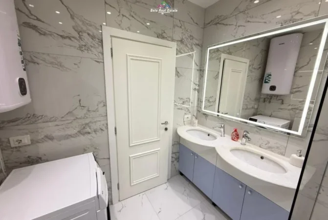 Tirane, jepet me qera apartament 2+1 Kati 5, 120 m² 1.150 € (Qender)