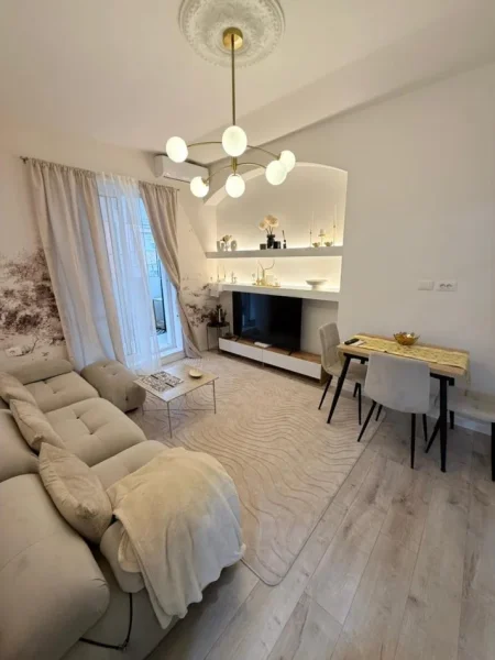 Tirane, shitet apartament 2+1+Ballkon Kati 1, 70 m² 240.000 € (Bllok)
