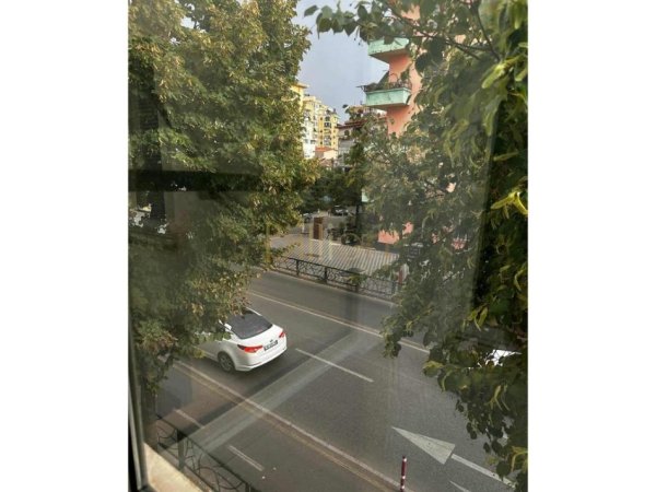 Tirane, shitet 1+1+Ballkon , 70 m² 170.000 € (Rruga e Durresit)