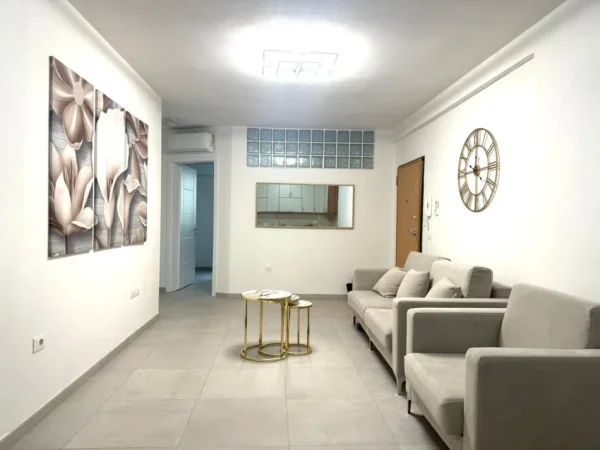 Tirane, jepet me qera apartament 2+1 , 80 m² 600 € 