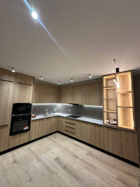 Tirane, jepet me qera apartament 2+1+Ballkon Kati 2, 120 m² 650 € (Astir)