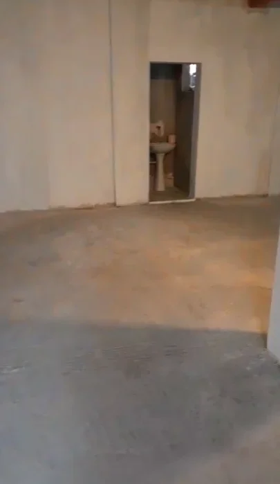 Tirane, jepet me qera magazine Kati 0, 130 m² 700 € (21 DHJETORI)