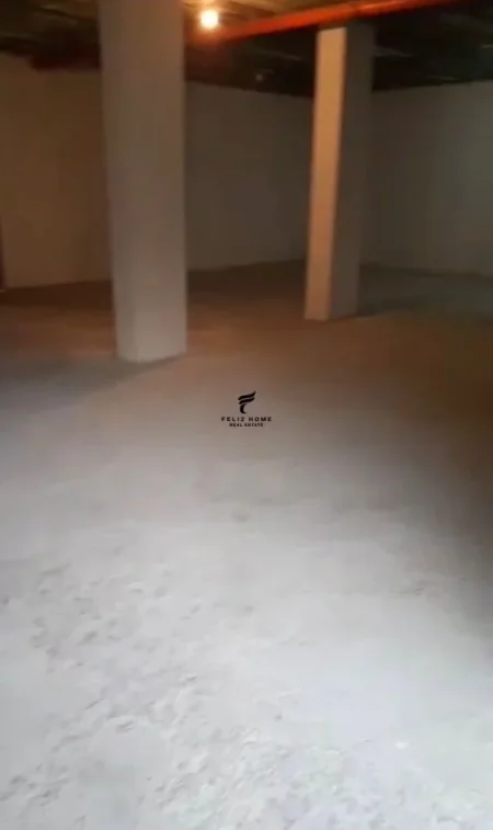 Tirane, jepet me qera magazine Kati 0, 130 m² 700 € (21 DHJETORI)