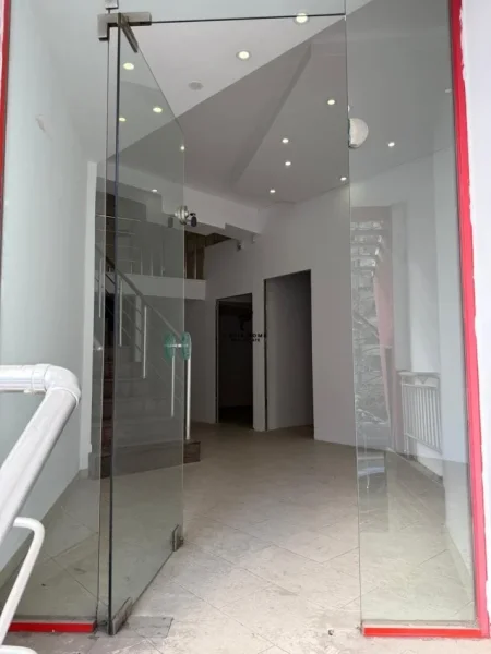 Tirane, shitet dyqan , 150 m² 530.000 € (RRUGA E ELBASANIT)