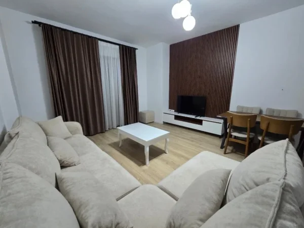 Tirane, jepet me qera apartament 1+1 Kati 2, 70 m² 500 € (Bar Oslo Astir)