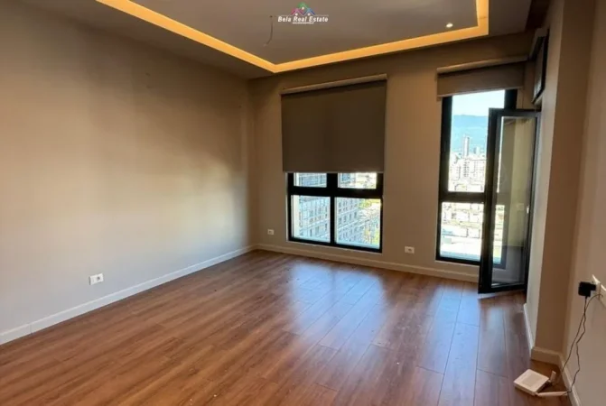 Tirane, jepet me qera zyre Kati 11, 45 m² 500 € (square 21)