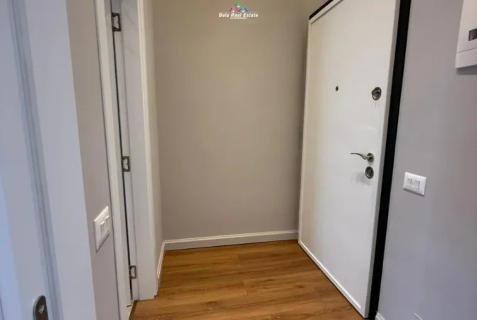 Tirane, jepet me qera zyre Kati 11, 45 m² 500 € (square 21)