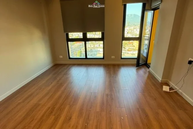 Tirane, jepet me qera zyre Kati 11, 45 m² 500 € (square 21)