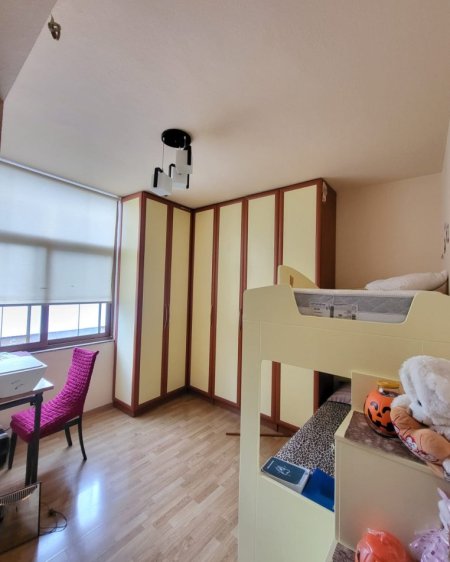 Tirane, jepet me qera apartament 3+1+Ballkon Kati 4, 90 m² 1.000 € (Qender)