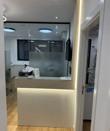 Tirane, jepet me qera zyre , 100 m² 750 € (RRUGA E DIBRES)