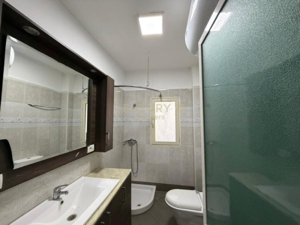 Tirane, shitet apartament 1+1+Ballkon Kati 3, 54 m² 107.000 € (Porcelan,Afer rrethit te Klanit)