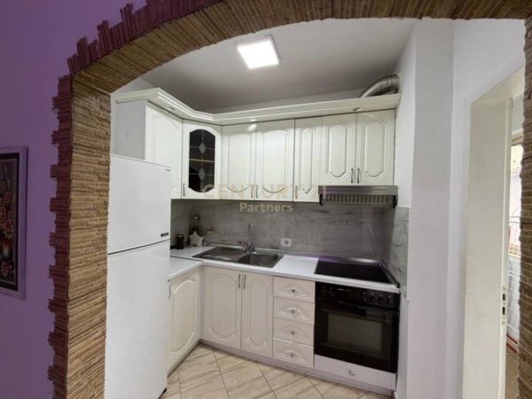 Tirane, shitet apartament 1+1+Ballkon Kati 3, 54 m² 107.000 € (Porcelan,Afer rrethit te Klanit)