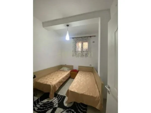 Shesim apartament 2+1 tek xhamia e tabakeve! 145,000 €